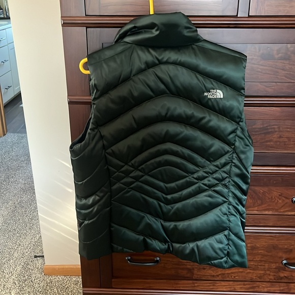 The North Face Black Puffer Vest 550 - Picture 3 of 3